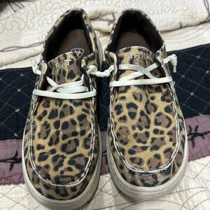 Ariat Hilo. Leopard print. Size 8B